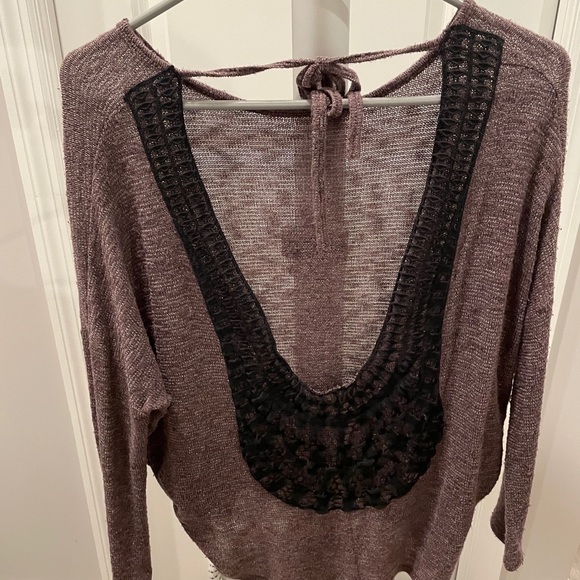 Lightweight sweater with open back - Picture 2 of 2